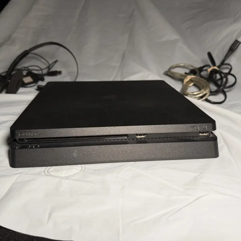 Sony PlayStation 4 Slim 500GB CUH-2015A Console with Controller RD DESCRIPTION